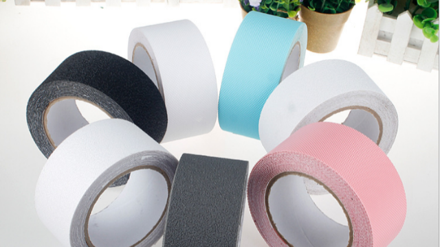 如何選擇適合戶外運動場所的防滑膠帶？