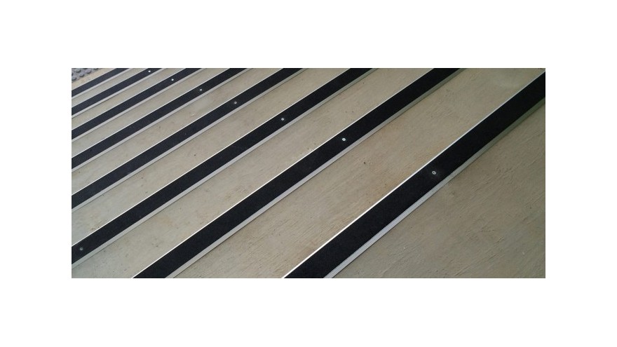 公共區(qū)域安全，防滑膠帶來(lái)守護(hù)！