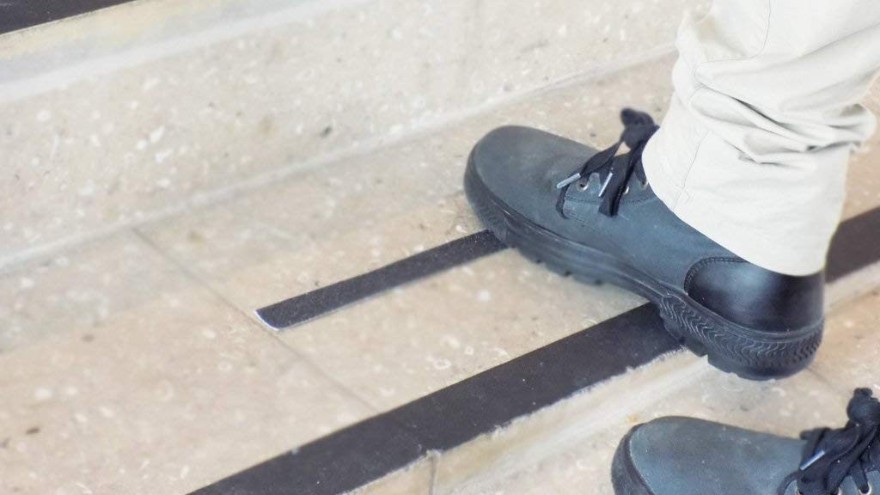 防滑膠帶的性能指標-廠家帶你了解防滑膠帶【昆山玉寰】