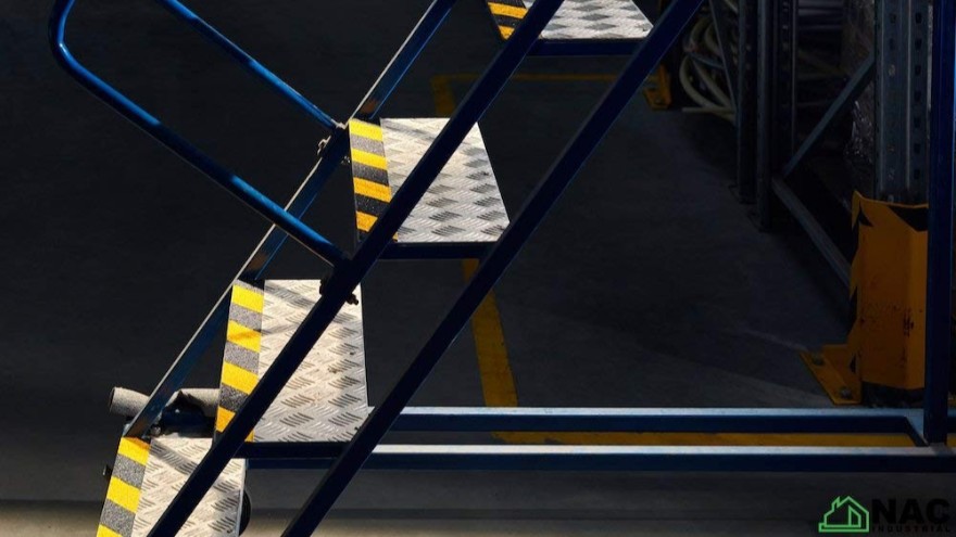 機器腳踏板為什么要用防滑膠帶？廠家來告訴您【昆山玉寰】