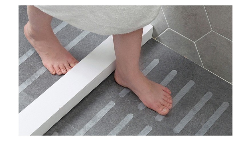 浴室經(jīng)常滑倒摔傷？那你為什么還不用防滑膠帶？