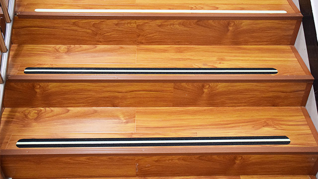 有關(guān)防滑膠帶的使用注意事項(xiàng)？